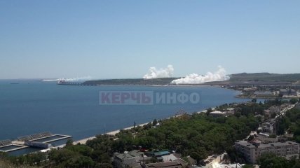 У Крымского моста замечен дым