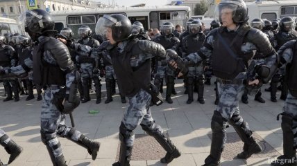 Латвия и Литва о протестах: Россия быстро превращается в полицейское государство