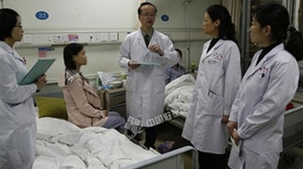 Китайский робот-хирург впервые пересадил матку от матери к дочери  