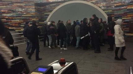 Активисты заблокировали метро "Крещатик"