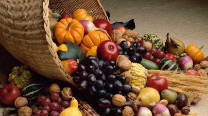 Харчування має бути різноманітним і включати багато фруктів, овочів та ягід