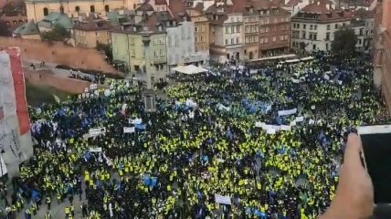 Тысячи полицейских вышли на акцию протеста в Варшаве
