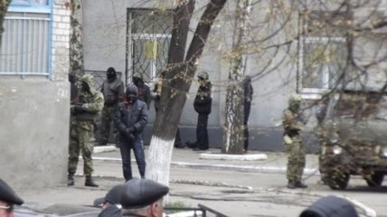 Вооруженные люди захватили райотдел милиции в Славянске (Видео)