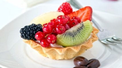 Рецепт. Полезные йогуртово-фруктовые пирожные (видео)