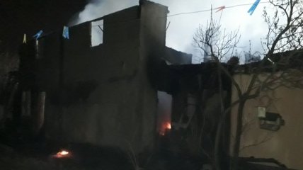 Без крыши над головой остались сразу четыре семьи: под Киевом пылает пожар (видео)