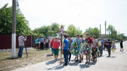 В Лощиновке похоронили девочку, убийство которой вызвало ромский погром