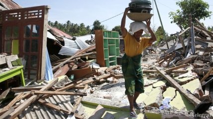 В Индонезии растет число жертв землетрясения