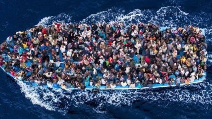 У берегов Греции затонула лодка с беженцами: погибли 12 человек