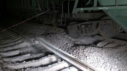 Появились фото с места взрыва на Одесской железной дороге
