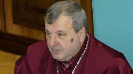 Овчаренко вернулся в Конституционный Суд 