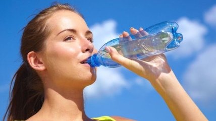 Эксперт: повторное использование пластиковых бутылок опасно для здоровья