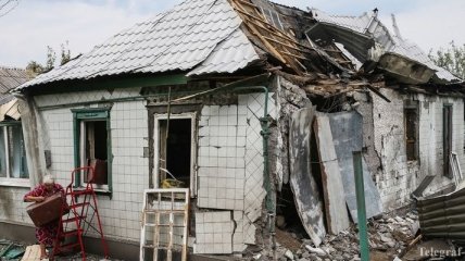 На Донбассе танковый снаряд боевиков попал в жилой дом: пострадали дети