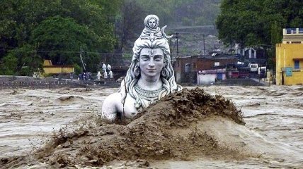 Наводнение в Индии унесло жизни 23 человек