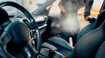Опасные запахи в авто: почему в салоне может вонять и как от этого избавиться