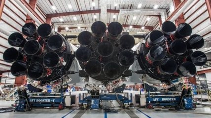 Илон Маск показал мощнейшую ракету Falcon Heavy