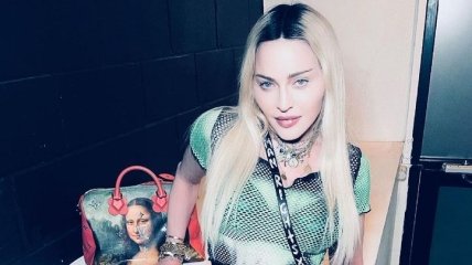 62-летняя Мадонна зажгла на сцене гей-бара с полностью обнаженной грудью (фото, видео) 