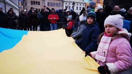 В Праге украинцы образовали "живую цепь" по случаю Дня соборности Украины