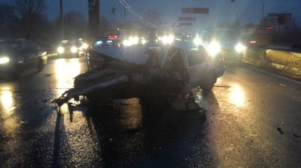 Двух водителей зажало в авто в результате ДТП в Киеве
