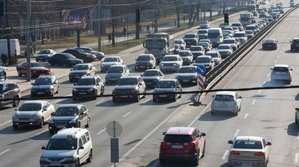 Киев остановился в пробках: аварии усложнили ситуацию на дорогах 