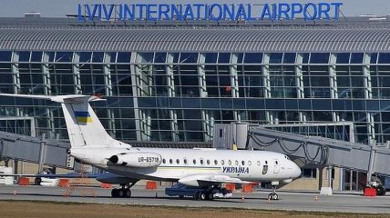 Во львовском аэропорту задержали сразу два рейса Azur Air