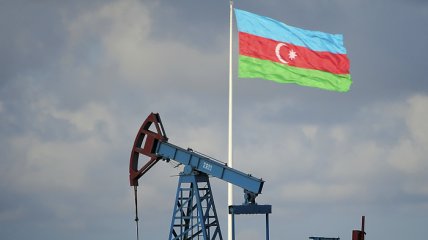 Азербайджан своих не бросает