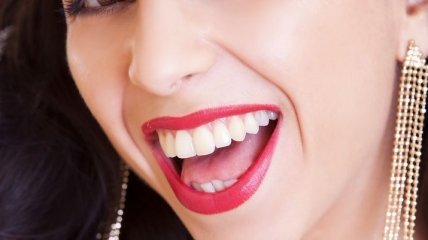Здоровые зубы и десна: самые полезные продукты для их укрепления