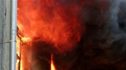 Спасатели ликвидировали пожар на территории киевского завода
