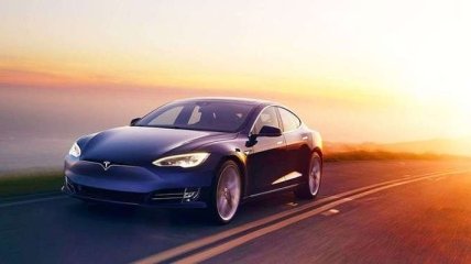 Голландская компания перевела Tesla Model S на водород