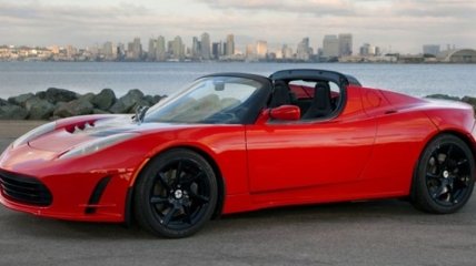 Tesla Roadster решили переделать в кабриолет