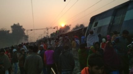 Пассажирский поезд сошел с рельсов в Индии: Не менее шести погибших 