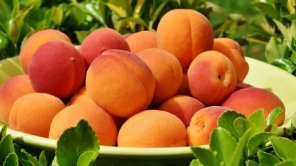 Названа опасность персиков и абрикосов