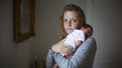 Трогательные портреты мам с их новорожденными детками (ФОТО)