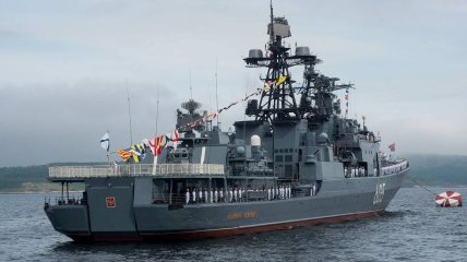 "Українські санкції в дії": біля Мурманська спалахнув російський військовий корабель