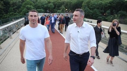 Защита чести и достоинства: братья Кличко будут судиться с "1+1"