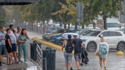 Град с 10 копеек - в Днепре прошел сильный летний дождь (фото, видео) 