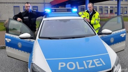 В немецком городе Куксхафен автомобиль наехал на пешеходов, есть пострадавшие
