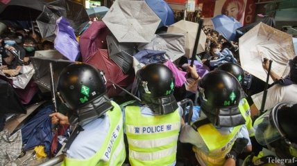 В Гонконге полицейские вновь разогнали демонстрантов