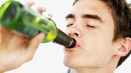 Ученые назвали причину подросткового алкоголизма