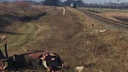 Пассажирский поезд столкнулся с грузовиком в Винницкой области