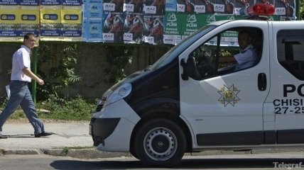 Дорожной полиции Молдовы запретили курить, есть и жевать жвачку 