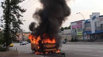 В Броварах на ходу загорелась маршрутка с пассажирами