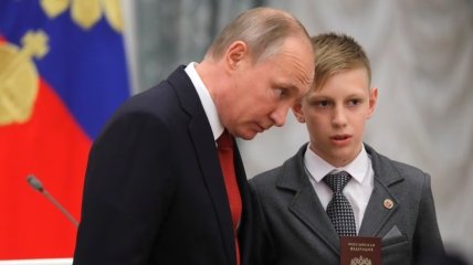 Володимир Путін із дитиною