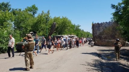 На Донбасских КПВВ активно пропускают граждан 