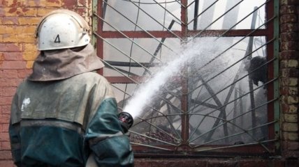 В Киевской области горел завод стеклоизделий: есть пострадавшие