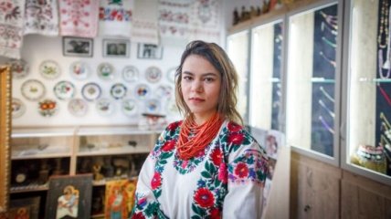 Потрясающий проект: иностранцы примерили украинские вышиванки (Фото)