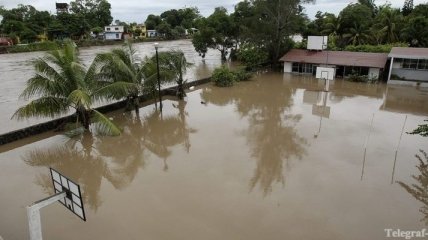 Тропический шторм "Далила" надвигается на Мексику