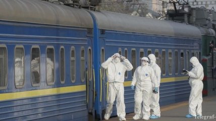 Коронавирус: Укрзализныця приостановила продажу билетов в "опасные регионы"