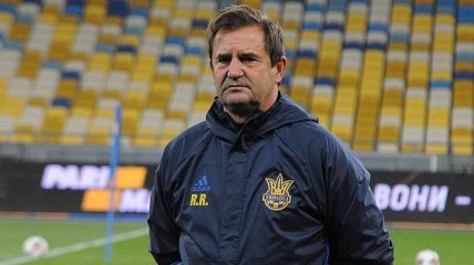 Тренер сборной Украины помолился в монастыре за попадание на ЧМ-2018