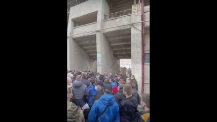 Коронавирус им не страшен: как болельщиков пускали на матч "Динамо" в Тернополе (видео)