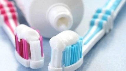 Выбору зубной пасты также следует уделить внимание